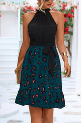 Minivestido de cuello alto con cordones y estampado de leopardo